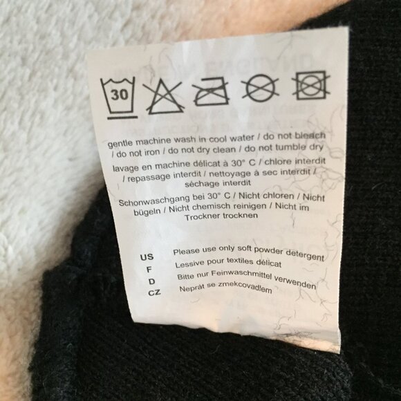 WATFORD FC toque with cuff - Picture 7 of 7